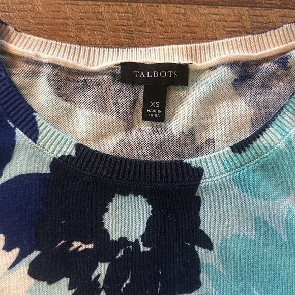 LIKE NEW BEAUTIFUL TALBOTS BRAND BLUE FLORAL SIZE XS - Picture 2 of 7